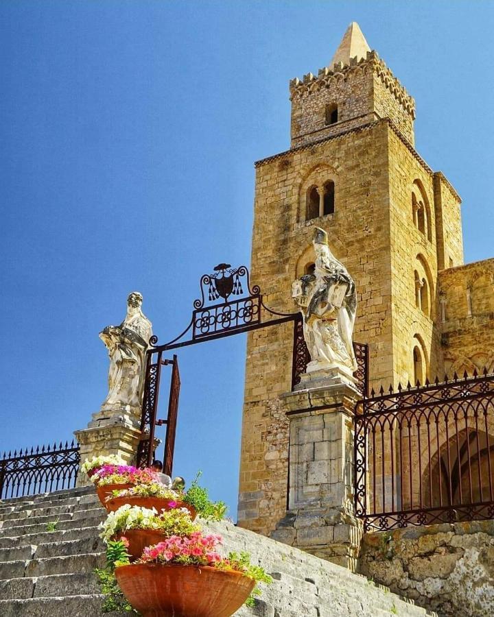 Familyholidays La Finestra Di Fronte Cefalu Exterior photo