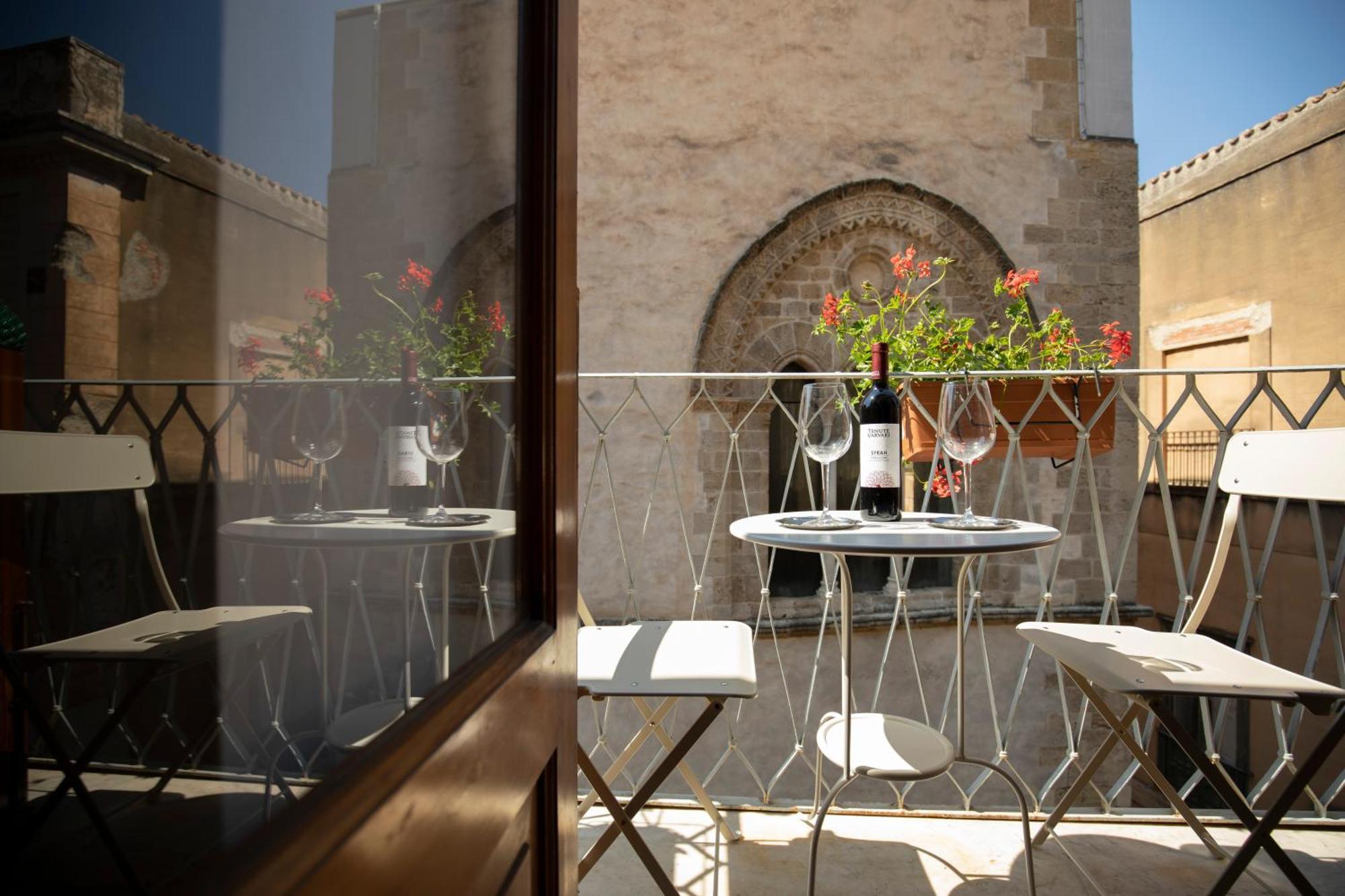 Familyholidays La Finestra Di Fronte Cefalu Exterior photo